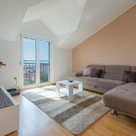 House With A Parking Space - 11744 Tatil Evi