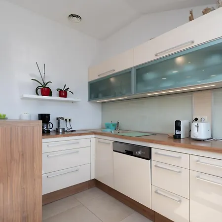 House With A Parking Space - 11744